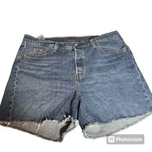 Women’s 501 Levi denim distressed 5 pocket short jeans medium wash Size 16W